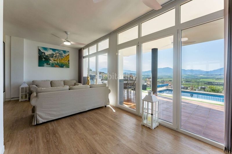 Foto 3dcb0200-8bbb-4c4f-bfa6-8c19c9cc1c98. Chalet en Coín