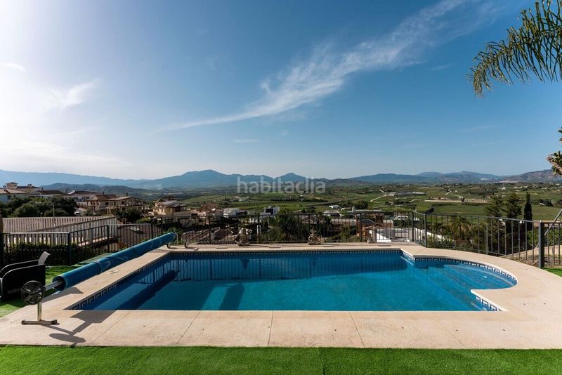 Foto 3b9446c3-313b-4c63-8d55-db18fb2e4715. Xalet amb aparcament piscina a Coín