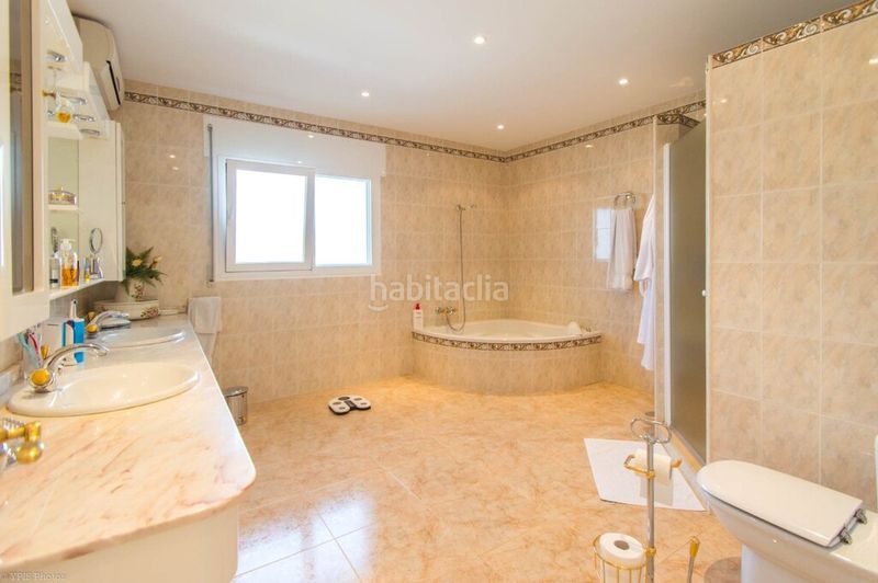 Foto e474fa46-631f-460a-9b01-1a9b9aa8e886. Xalet amb calefacció aparcament piscina a Valtocado - La Alquería - La Atalaya Mijas