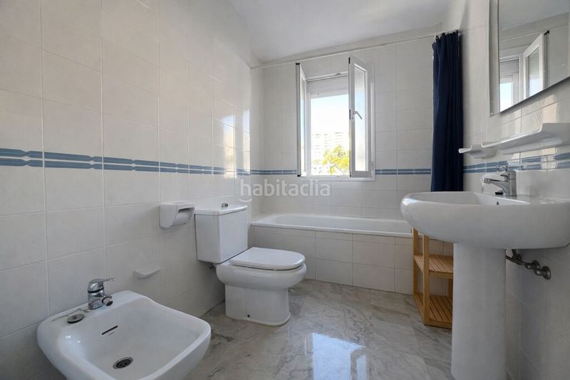 Foto 6cfde773-62ab-4d76-a2fa-7eb9bf1b5176. Apartment with parking pool in Montemar Torremolinos