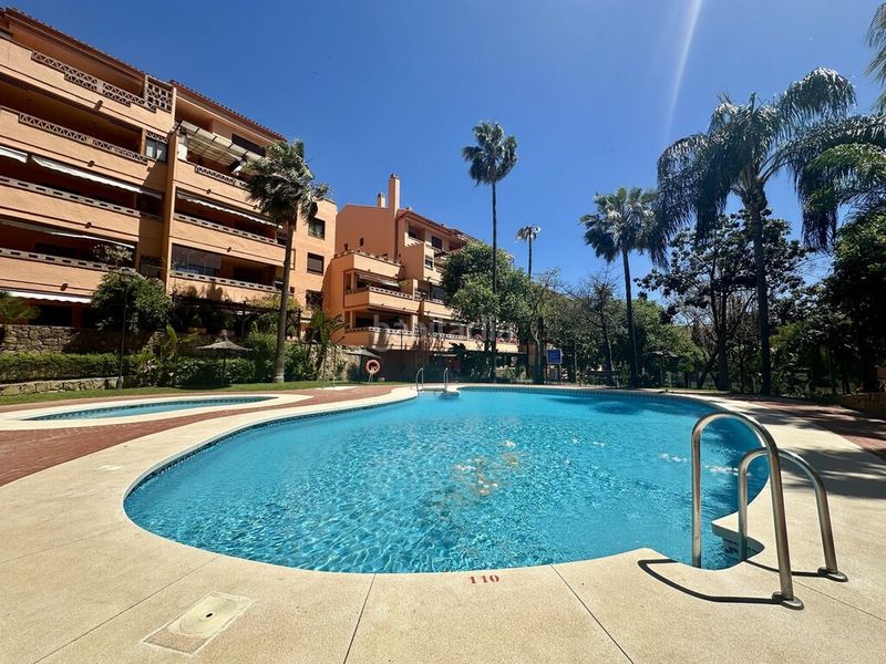 Foto c71f328c-f9fc-44f2-b662-23e1b3b9d295. Apartament amb calefacció aparcament piscina a La Carolina - Guadalpín Marbella