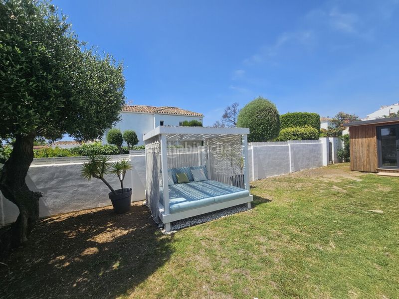 Foto 3c0b267d-0e1f-40e1-9617-143a59d53996. Xalet amb piscina a Calahonda Mijas