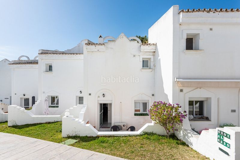 Foto f712d976-8ff6-4fe5-abf6-63296b5f1dcb. Casa aparellada amb piscina a reserva de Marbella Marbella