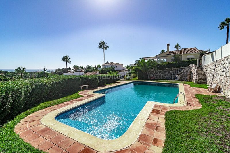 Foto ab072935-6e10-484c-a47c-28cdcb135e26. Xalet amb aparcament piscina a Calahonda Mijas