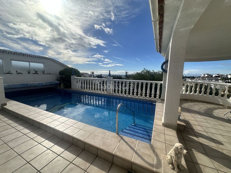 Foto 52c89146-d884-45e8-a4b0-69491c5f3c22. Xalet amb aparcament piscina a Calahonda Mijas