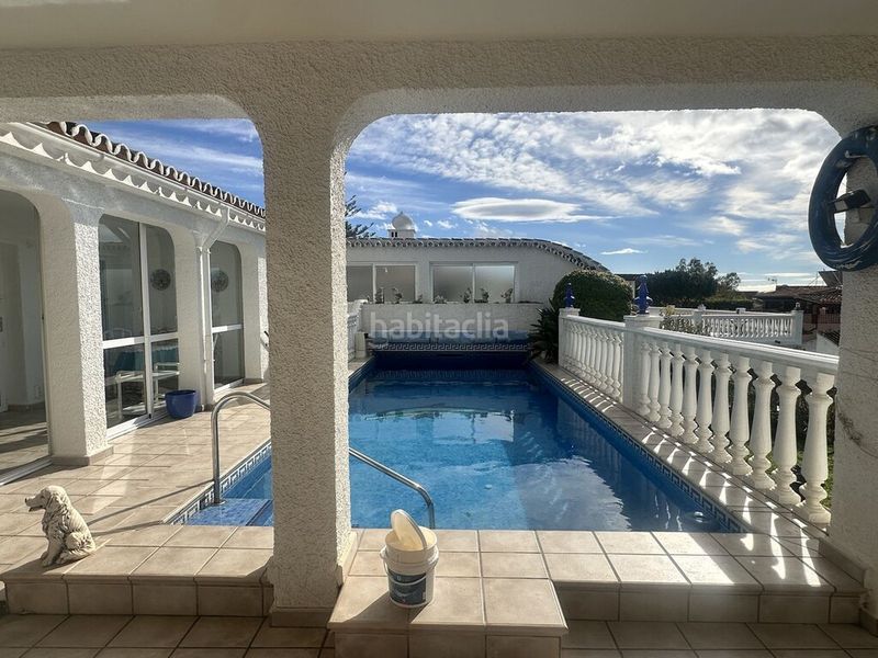 Foto b5cb3500-00c8-4c4d-a67a-5f3834d6e42e. Xalet amb aparcament piscina a Calahonda Mijas
