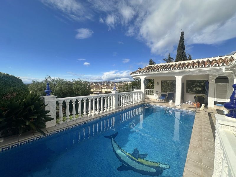 Foto b91b0302-35ec-4e5b-85a6-aba90e660242. Xalet amb aparcament piscina a Calahonda Mijas
