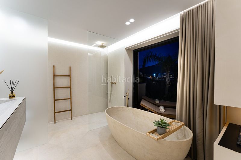 Foto f2b56db7-7668-45b6-a44e-cb31aa2babce. Xalet amb piscina a Las Brisas Marbella