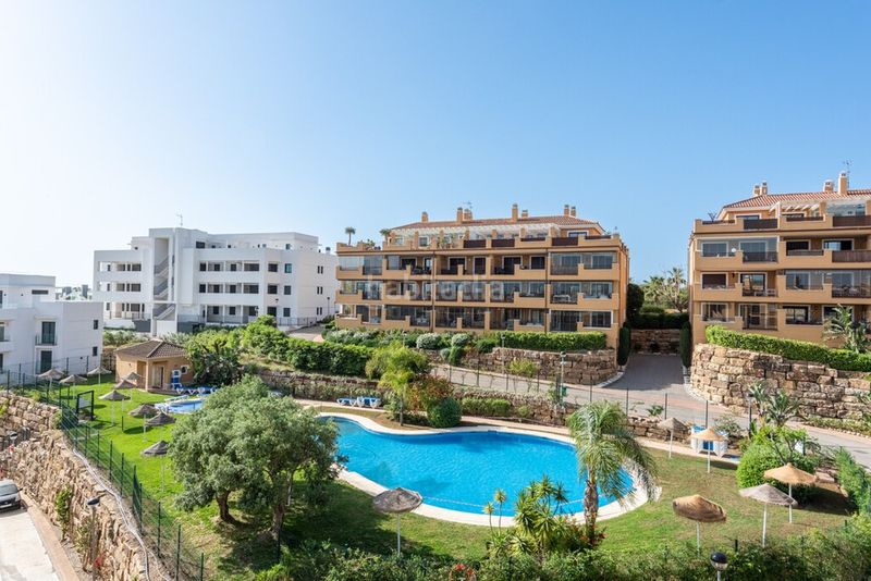 Foto 7ad3b470-ac59-4373-b5d8-b82135d162a6. Àtic amb aparcament piscina a Riviera del Sol Mijas