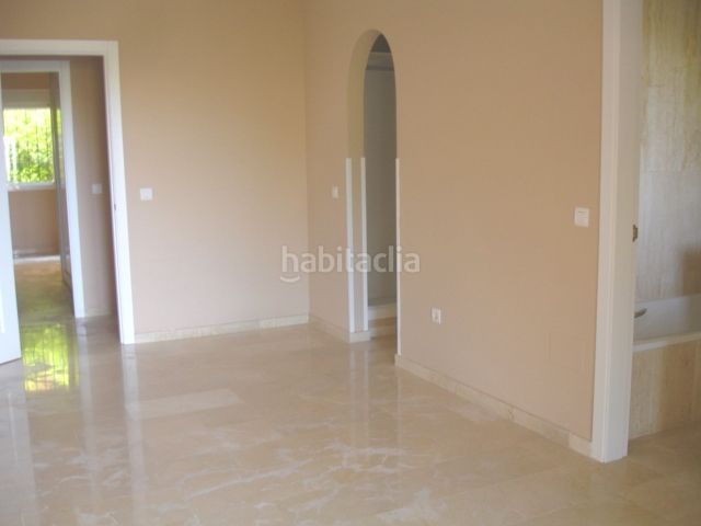 Foto 05f46ce8-44a9-4ff8-b876-b009b7f27778. Apartament amb calefacció aparcament piscina a Santa María Marbella