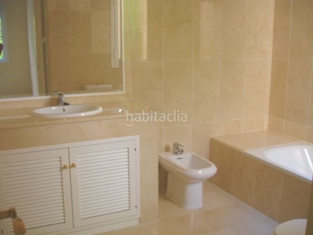 Foto b17591aa-6ac5-4cb1-8612-04ea382a5d06. Apartament amb calefacció aparcament piscina a Santa María Marbella
