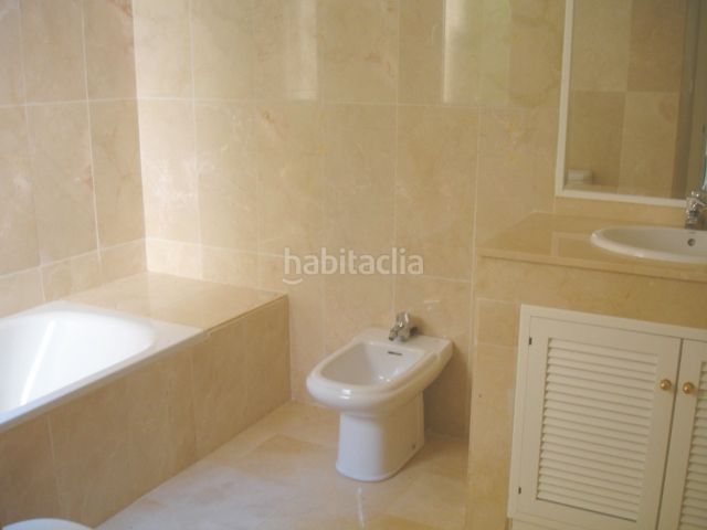Foto cdb39d44-0c82-451f-bc51-89e84ca0d062. Apartament amb calefacció aparcament piscina a Santa María Marbella