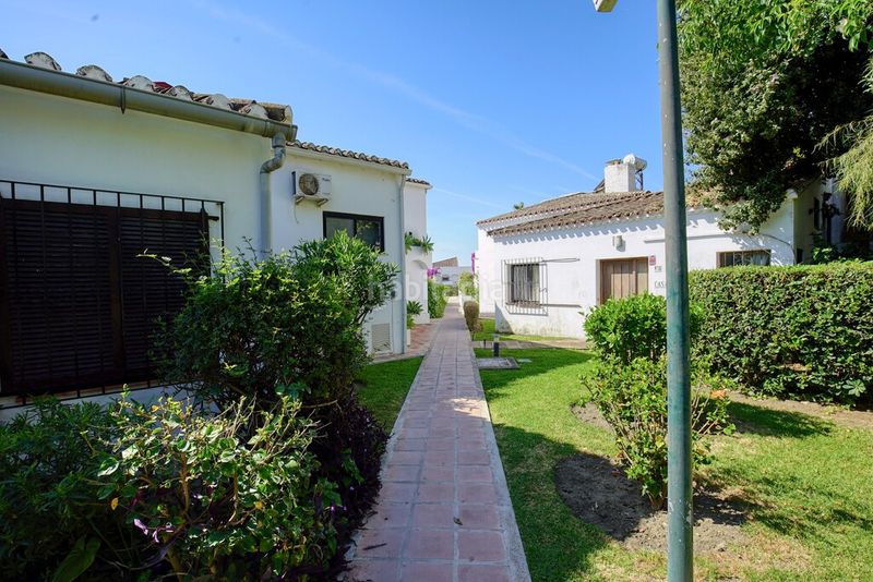 Foto de8ce7d2-adbd-409a-89d8-e0247d9c6bb7. Xalet amb aparcament piscina a Centro Estepona