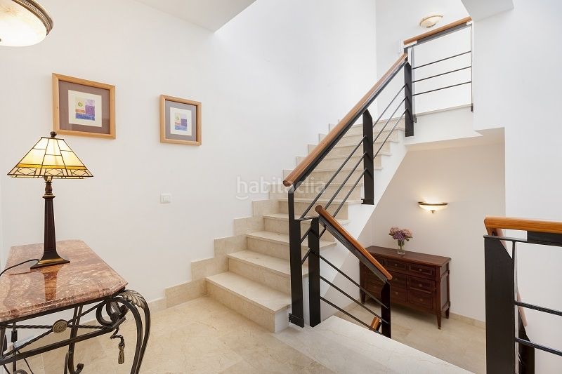 Foto 01e9cc20-3ab7-4103-ac12-8b56d978baaa. Casa aparellada amb aparcament piscina a Aloha Marbella
