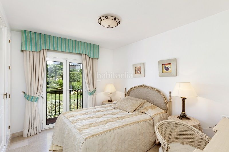 Foto 467a0462-cd35-4fe7-ad8d-4be0f8ac12a3. Casa aparellada amb aparcament piscina a Aloha Marbella