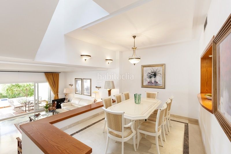 Foto 6f0fb685-4553-4ef6-8a37-df95628cddd7. Casa aparellada amb aparcament piscina a Aloha Marbella