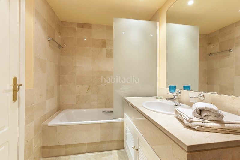 Foto 77b495b2-81ca-4065-a3d3-fad44906c475. Casa aparellada amb aparcament piscina a Aloha Marbella