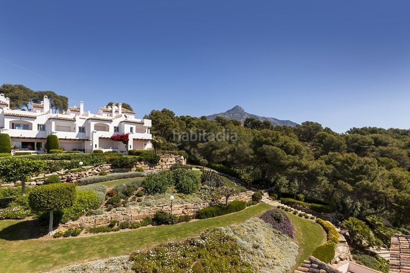 Foto 84afbe23-78cb-45c5-b4ab-d83fcf741f0f. Casa aparellada amb aparcament piscina a Aloha Marbella