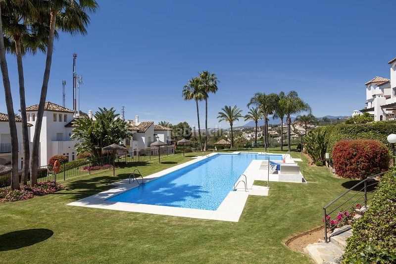 Foto 94f06532-96ab-4224-844c-da8d8d64a5f8. Casa aparellada amb aparcament piscina a Aloha Marbella