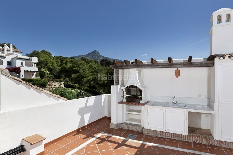 Foto 96b804f4-7005-4db5-b416-2d018cd2b205. Casa aparellada amb aparcament piscina a Aloha Marbella
