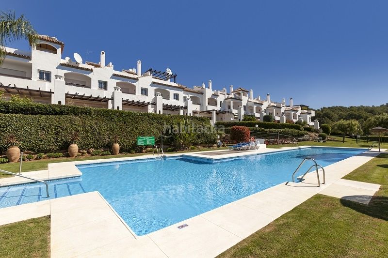 Foto c14b5278-38c6-4d02-913e-5397b0874adc. Casa aparellada amb aparcament piscina a Aloha Marbella