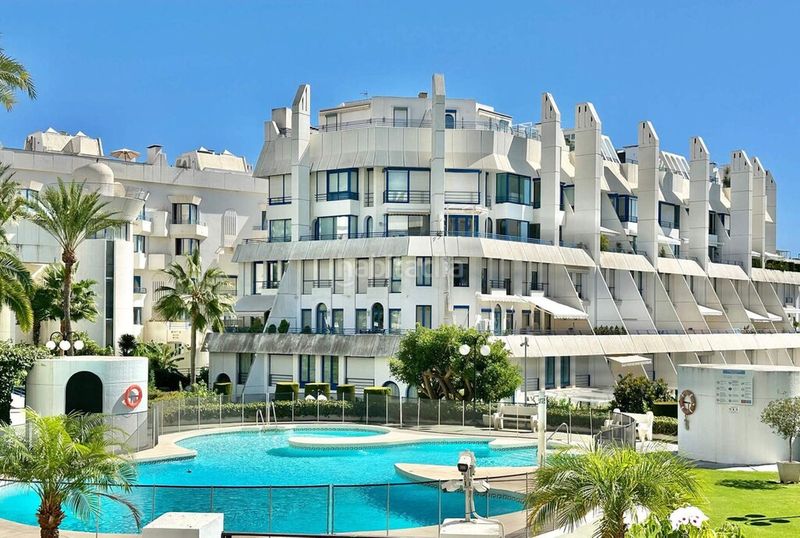 Foto 0205a7a3-0b78-4e2b-ab0c-1e3090def24f. Dúplex amb aparcament piscina a Playa de la Fontanilla Marbella