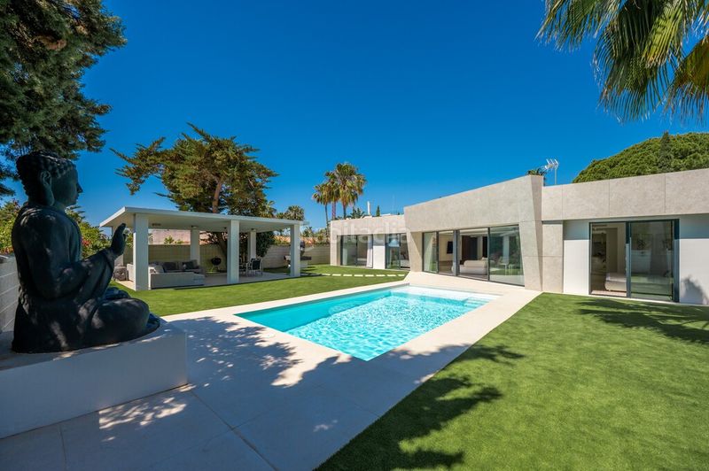 Foto 2a0508aa-31ce-41a1-bac4-3f1441a88522. Xalet amb calefacció aparcament piscina a Marbesa Marbella