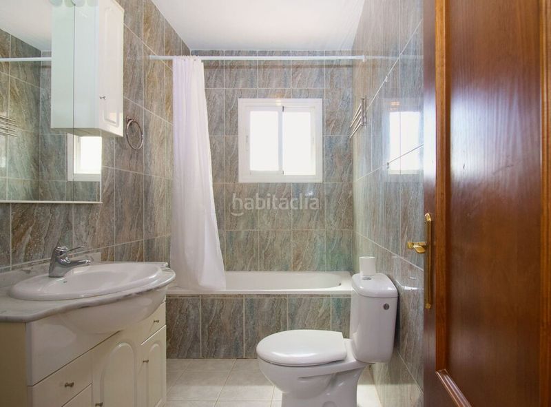 Foto bd99f5c6-6745-4c65-b686-1c10c9d37838. Xalet amb aparcament piscina a Coín