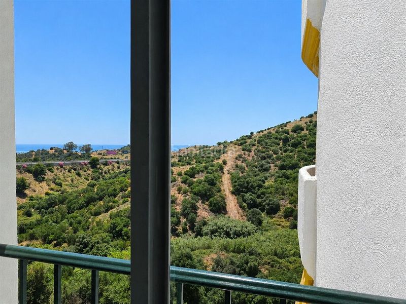 Foto 8097f92b-2c2e-4fb6-a34a-1a044bbccee3. Apartament amb aparcament piscina a Calahonda Mijas