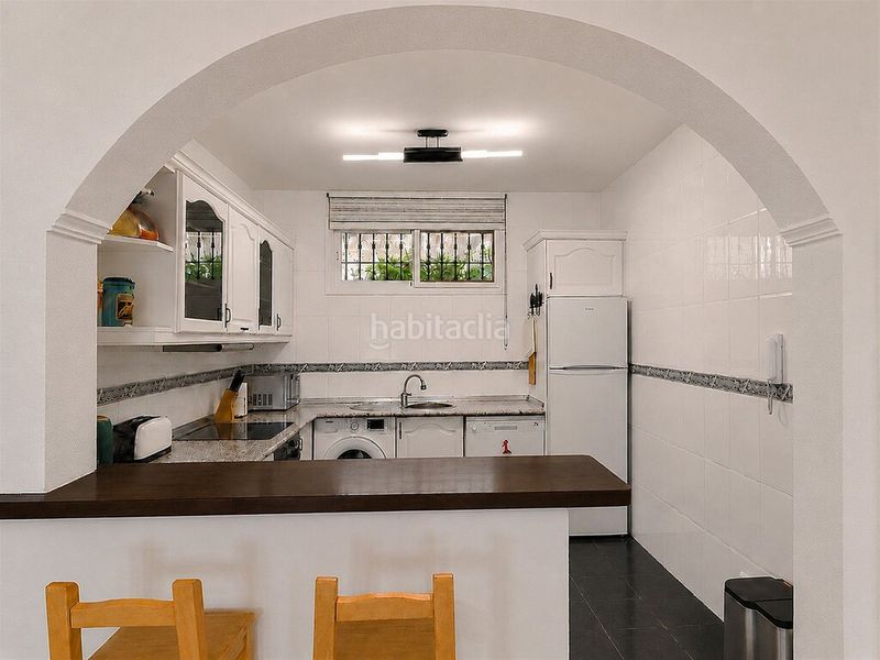 Foto 8ea43cca-3790-42e6-8958-cc4fecbe22f1. Apartament amb aparcament piscina a Calahonda Mijas