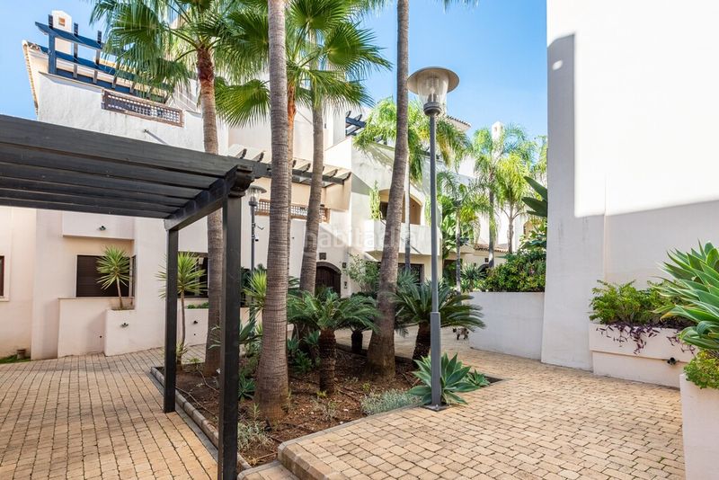 Foto 0b7f1328-8316-41a7-9a40-ff1eebcfdbef. Apartament amb calefacció aparcament piscina a Las Brisas Marbella