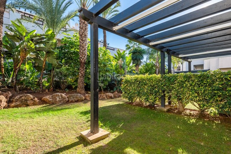 Foto a1879084-085d-4d7a-b646-94c6760f25f9. Apartament amb calefacció aparcament piscina a Las Brisas Marbella