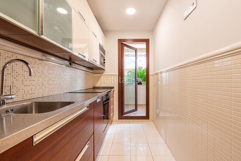 Foto b8163809-92fa-406f-b3b4-ec668dd8c57d. Apartament amb calefacció aparcament piscina a Las Brisas Marbella