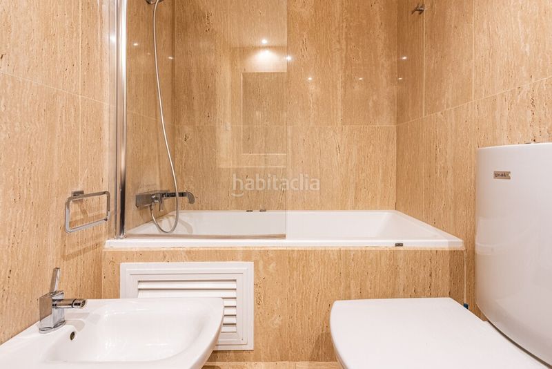 Foto d84e95ff-6f30-4cc0-975a-7ddc1cf746a0. Apartament amb calefacció aparcament piscina a Las Brisas Marbella