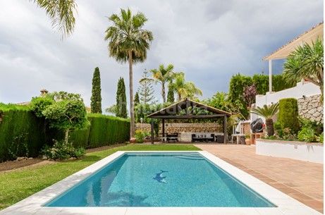 Foto 23ceb384-06bc-4c0c-aa18-a5a36b2dd95a. Xalet amb aparcament piscina a Mijas golf Mijas