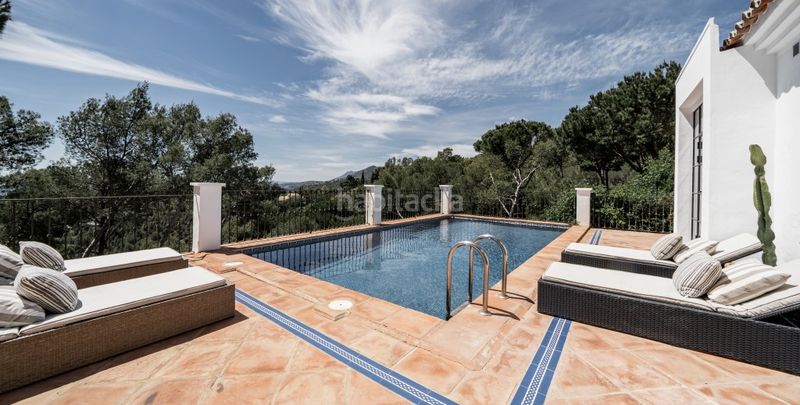 Foto f4dbc237-8cdd-4d72-b2b4-f65e9b64a40e. Xalet amb calefacció aparcament piscina a El Madroñal Benahavís