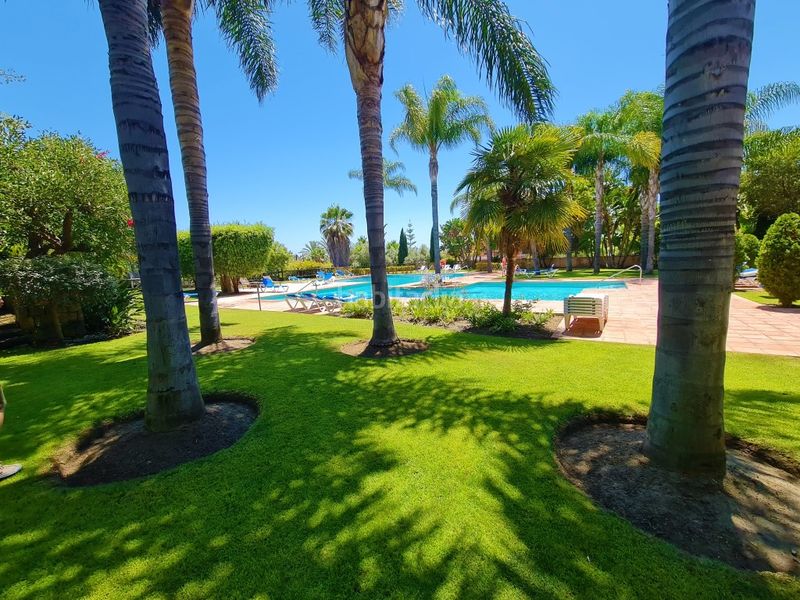 Foto 073ab6b0-3d3e-4e1c-8ea4-a20142b2d31c. Apartament amb calefacció aparcament piscina a Nueva Atalaya Estepona