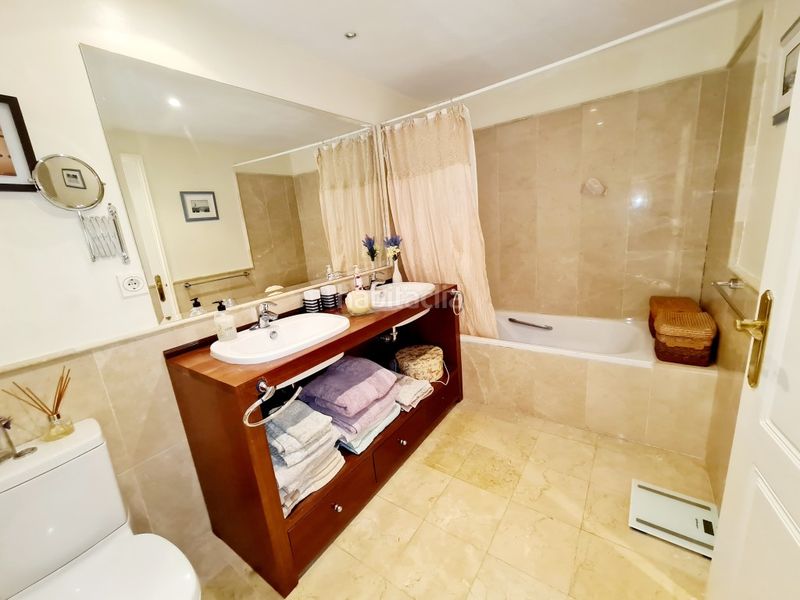 Foto 0e33d549-735a-4cff-b174-f4f1089a8e50. Apartament amb calefacció aparcament piscina a Nueva Atalaya Estepona