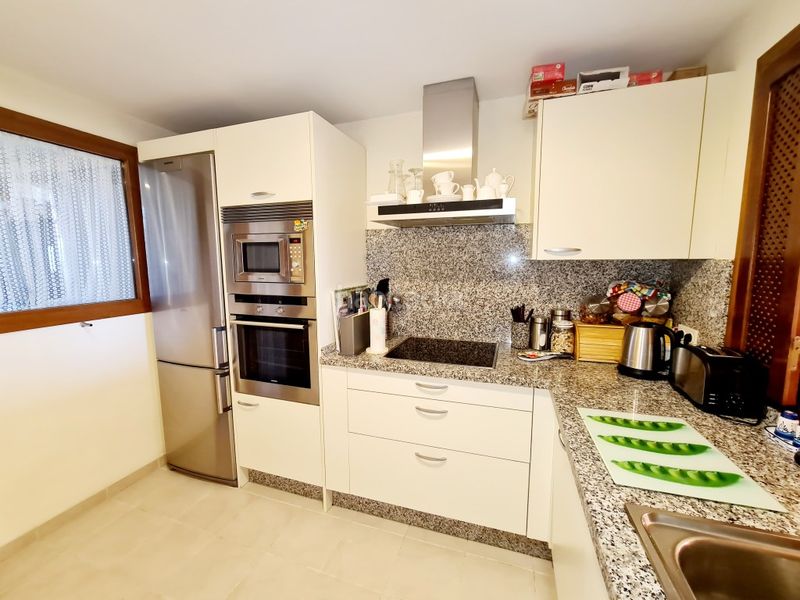 Foto 0fbd94ca-9c13-4e25-9b89-92c96f15701c. Apartament amb calefacció aparcament piscina a Nueva Atalaya Estepona