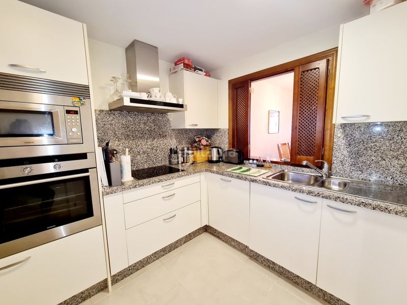 Foto a52820f8-a57c-449f-a4a9-abbad1150568. Apartament amb calefacció aparcament piscina a Nueva Atalaya Estepona