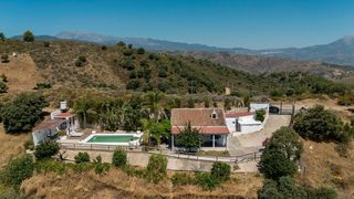 Country house in Monda