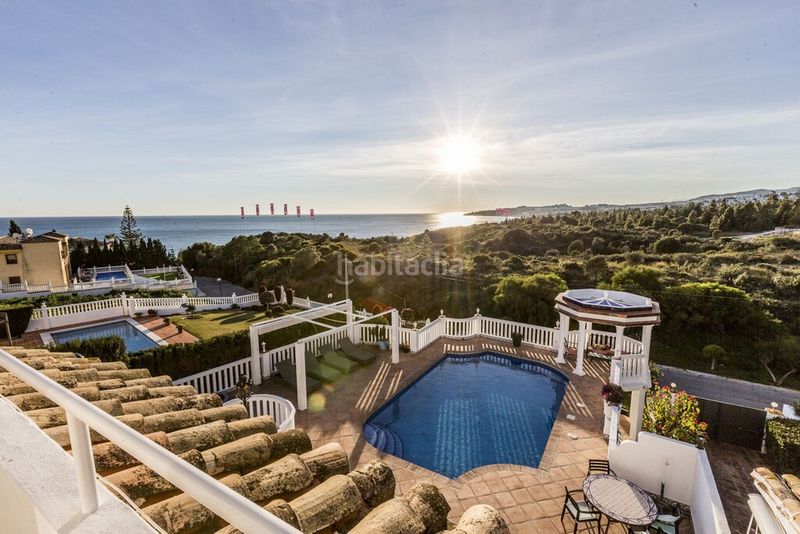 Foto 94b4398b-a090-492c-a29c-be3ea0aa0315. Chalet with parking pool in El Faro de Calaburra - Chaparral Mijas