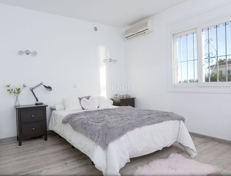 Foto 979f716d-bb63-4333-b6e9-ac415fc2dc47. Chalet with parking pool in El Faro de Calaburra - Chaparral Mijas