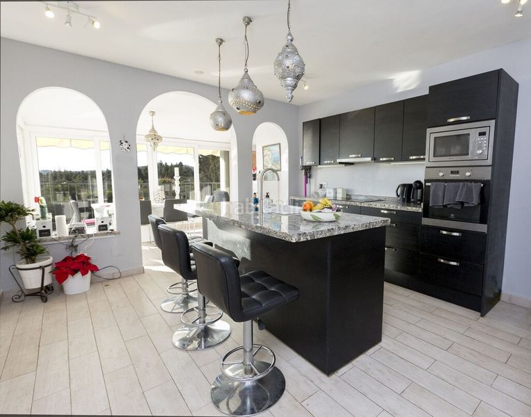 Foto acb45665-9990-4c97-b5da-985adee46991. Chalet with parking pool in El Faro de Calaburra - Chaparral Mijas
