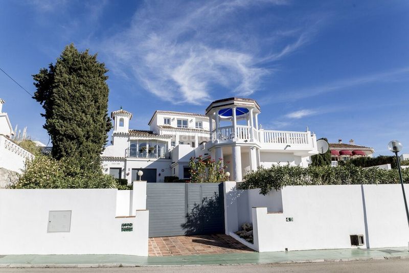 Foto bc89cf75-3591-48d8-b6f2-f7bfc96e9130. Chalet with parking pool in El Faro de Calaburra - Chaparral Mijas