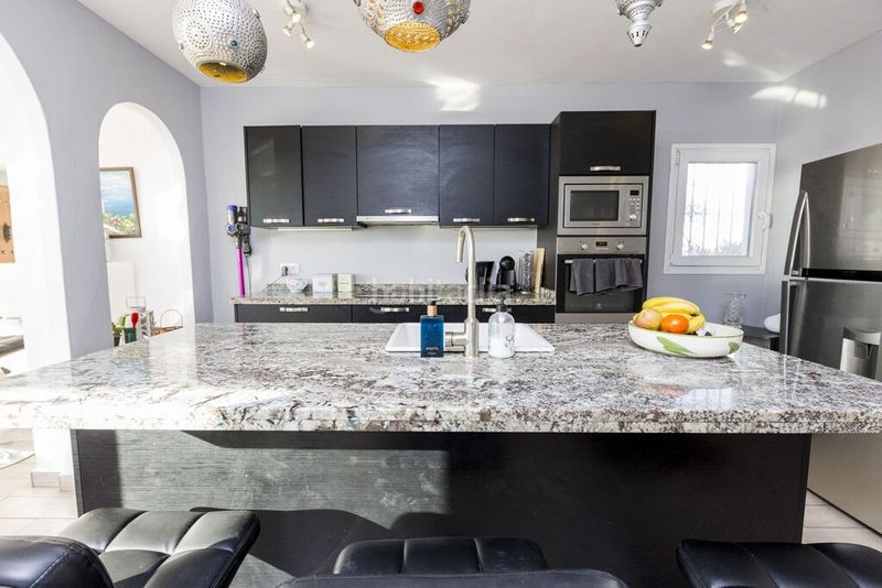 Foto c23c76d5-bb9a-417d-9932-16ea819bf4b7. Chalet with parking pool in El Faro de Calaburra - Chaparral Mijas