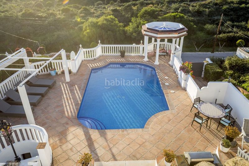 Foto c4de78f2-c823-4222-a194-faf51a75b036. Chalet with parking pool in El Faro de Calaburra - Chaparral Mijas