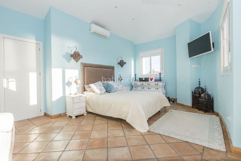 Foto ddf9fb82-0109-4ac7-96b5-6089aa730520. Chalet with parking pool in El Faro de Calaburra - Chaparral Mijas