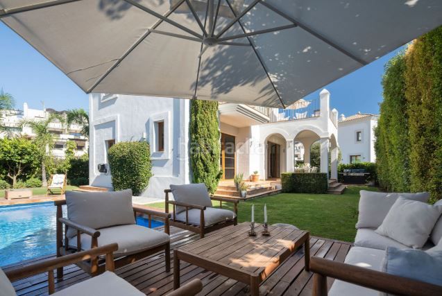 Foto ceb26365-9587-47f9-94cd-8f3ea5dc8c32. Xalet a Parque Central Estepona