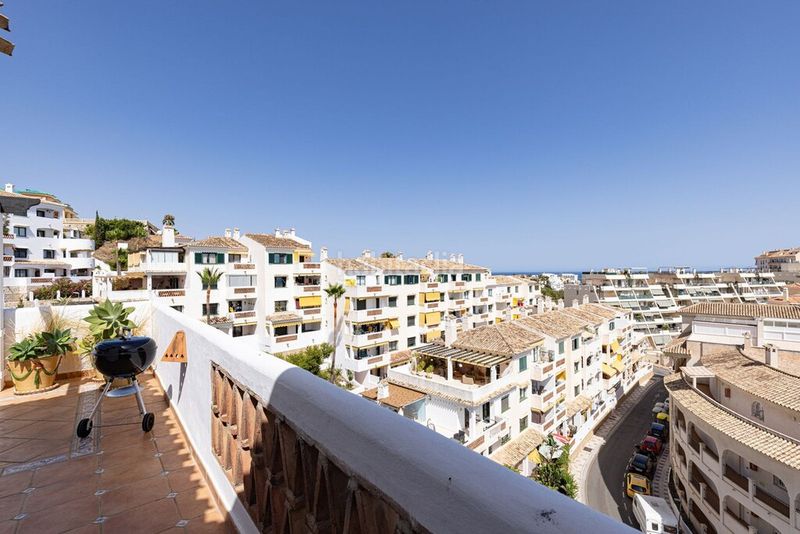 Foto f66ad557-aa9d-4506-95f8-2cd5c07a57f5. Àtic amb aparcament piscina a Zona Centro Comercial Torrequebrada Benalmádena
